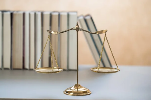 Escala Justicia Con Libros Sobre Fondo Derecho Concepto Juez —  Fotos de Stock