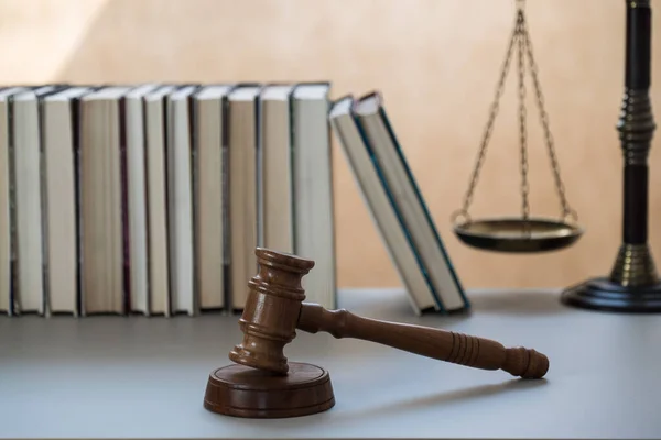 Концепция Закона Справедливости Взгляд Крупным Планом Судью Молоток — стоковое фото