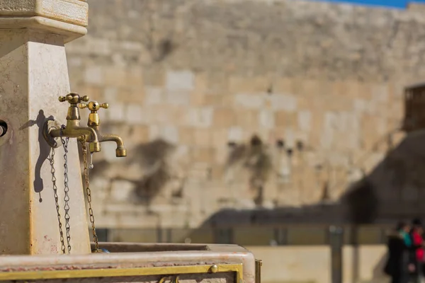 Western Wall fondo del grifo de agua . — Foto de Stock