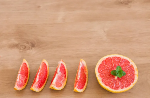 Geschnittene Grapefruit Hintergrund. — Stockfoto