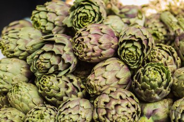 Küre enginar yığını