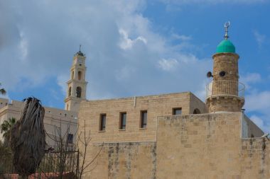 Tel aviv Camii ve St. Peter Kilisesi görüntüleyin.