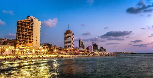 Gece tel Aviv city beach arka plan.