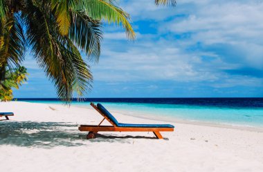 plaj sandalyeleri tropikal tatil