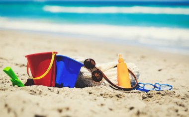 oyuncaklar plaj çanta, suncream, çocuklar