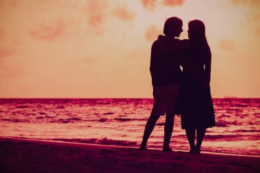 sunset beach adlı elele Romantik Çift