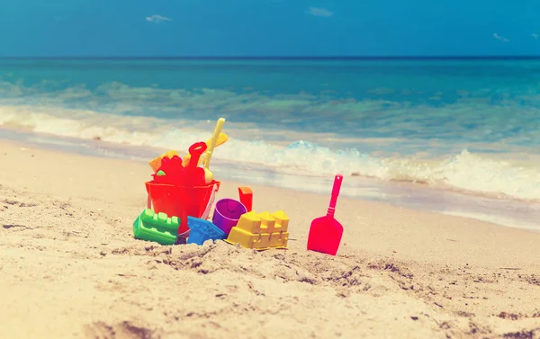 Kid toys on tropical sand beach — Stock Photo, Image