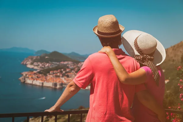 Casal feliz em férias na Europa — Fotografia de Stock