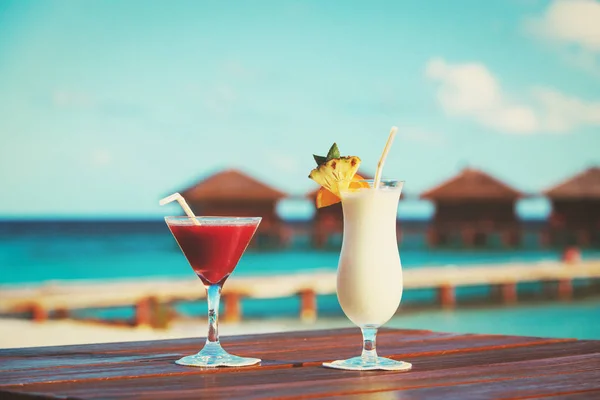 İki kokteyl lüks beach resort doğum — Stok fotoğraf