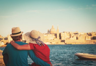 mutlu genç çift Malta, Europe seyahat