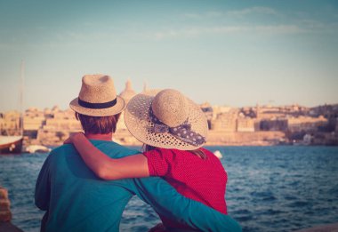 mutlu genç çift Malta, Europe seyahat