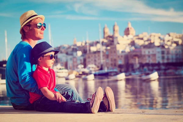 Viagem de pai e filho em Malta, Europa — Fotografia de Stock