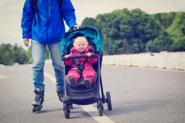 Patenler City bebek arabası ile baba