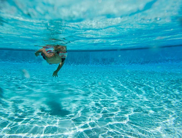 Little boy swimming underwater, active kids — Stock Photo, Image