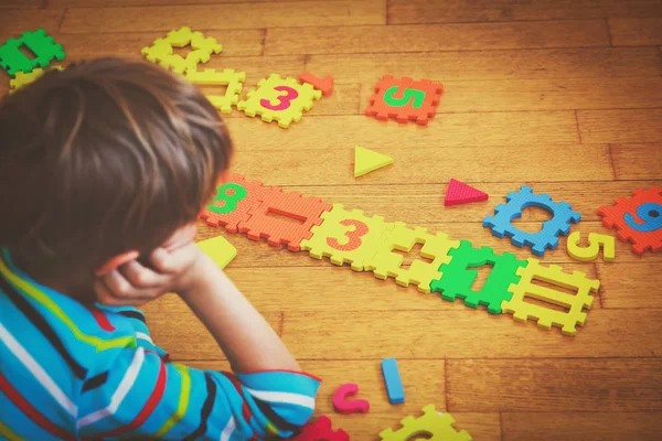 Little boy playing with puzzle, education concept — Stock Photo, Image