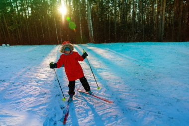 küçük çocuk Kayak Kış doğada