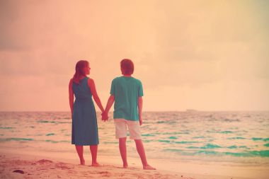 sunset beach adlı elele Romantik Çift