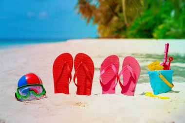 Renkli terlik, oyuncak ve Plajı'nda Dalış maske