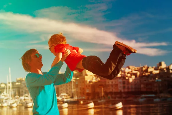 Father and son playing on the quay of Malta — Stock Photo, Image
