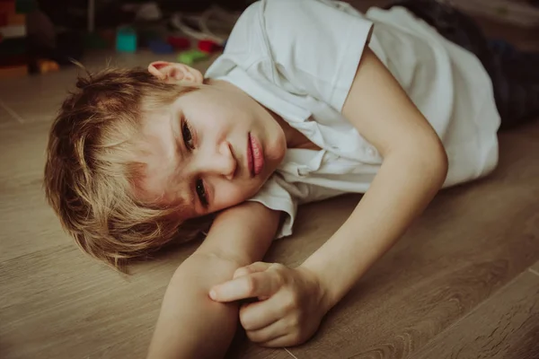 Ledsna barn, stress och depression — Stockfoto