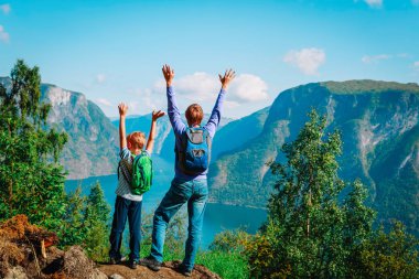 mutlu baba ve oğul dağlar, Norveç seyahat hiking