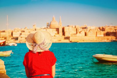 Malta başkenti akşam arayan turist