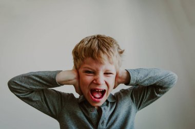 agresif kızgın çatışma çocuk yorgun aşırı yorgun