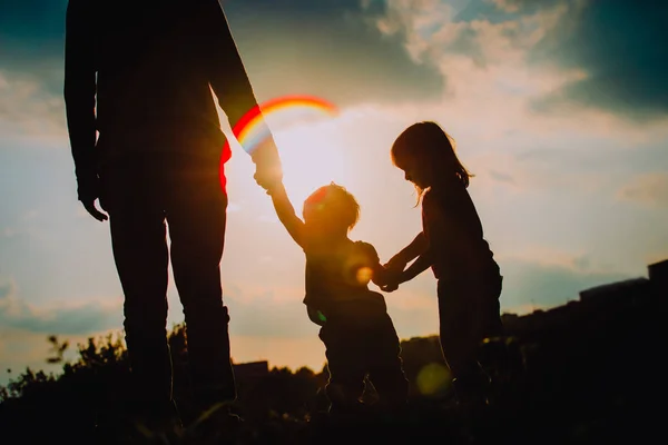 Father with kids - two little girls- walk at sunset — Stock Photo, Image