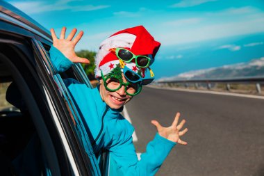 Yılbaşı arabası seyahati - kışın çocuk seyahati