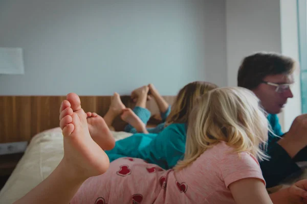 Family staying home during qurantine, father and kids indoors — Stock Photo, Image