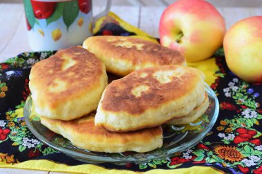 Ev yapımı elmalı turta.