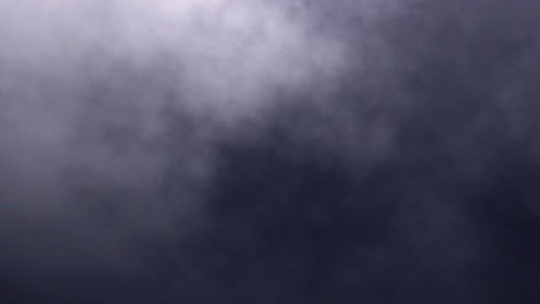 Медленный переход из тумана в беззвучный цикл 4K — стоковое видео