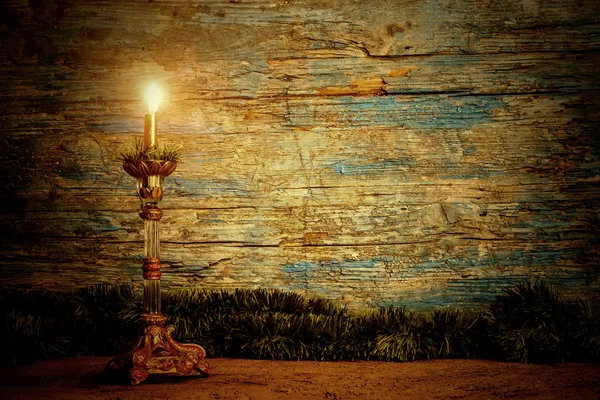 Old candle lit wooden background. Copy space — Stock Photo, Image