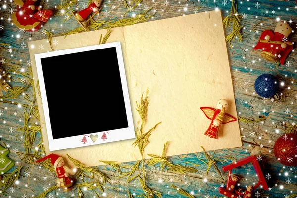 Christmas letter en foto frame — Stockfoto