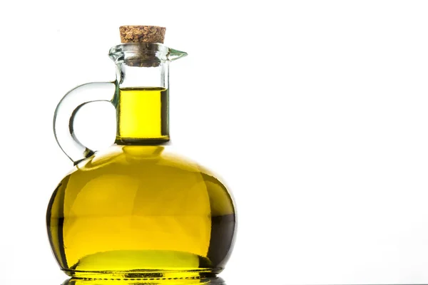 孤立的特级初榨橄榄油 — 图库照片
