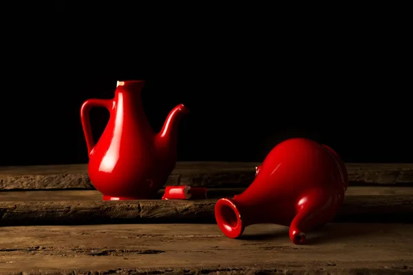 Pots en céramique brisée symbolisant les cœurs brisés — Photo