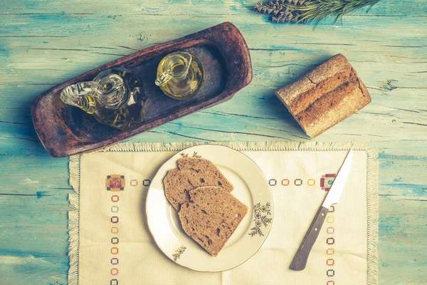 Оливковое масло и хлеб, средиземноморская диета — стоковое фото