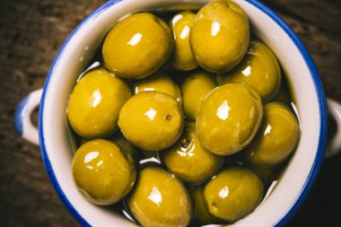 İştah açıcı yeşil Salamura Zeytin 