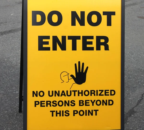 Street Sign Declaring "Do Not Enter" — Stock Photo, Image