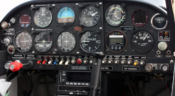 Closeup of Single-Engine Aircraft Cockpit Instrument Panel — Stock Photo, Image