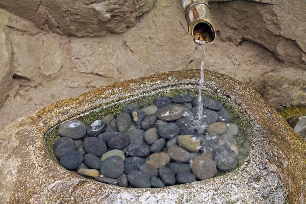 Bamboe en rotstuin fontein — Stockfoto