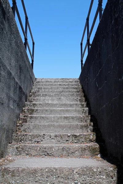 Cement Stairs Leading From a Basement to the Light of Day — Stock Photo, Image