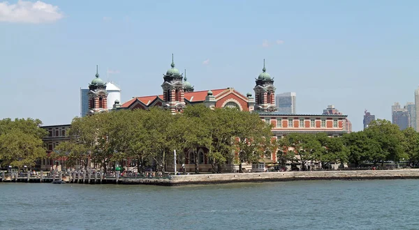 Ellis Island y el Museo de Inmigración — Foto de Stock