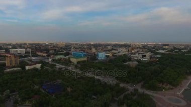 Şehrin üzerinde uçuş.