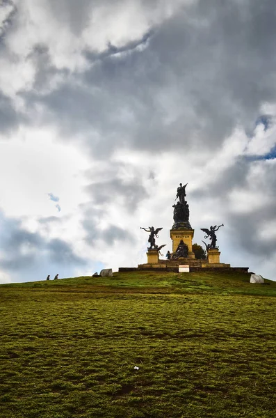 Simon Bolivar Anıtı