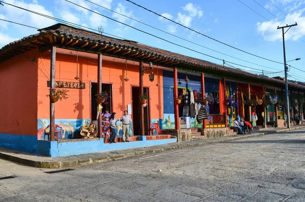 Raquira mağazalarında