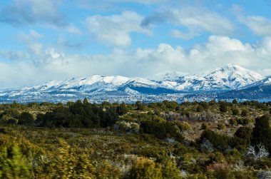 Uzaklardan gördüm Bariloche şehir