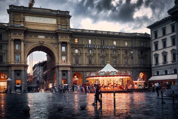 Floransa kentinde Cumhuriyet Meydanı