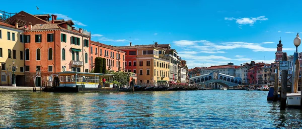 The Rialto Bridge at the Grand Canal — Stock Photo, Image