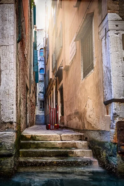 Gondola ride on the canals of Venice — Stock Photo, Image